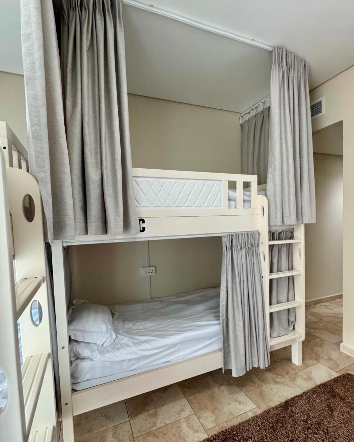4 All Friends Jbr, Sea View Dubai Exterior photo
